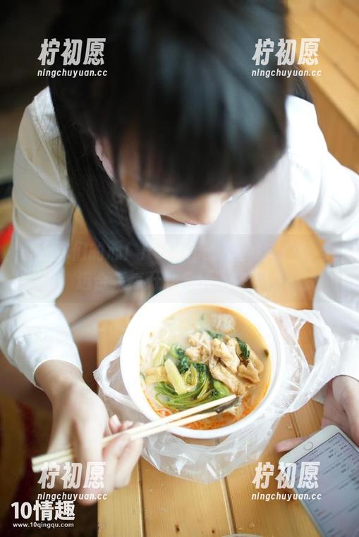 小心你们的心！ROSIm的嫩学妹制服，精选合集点开就停不下来了。