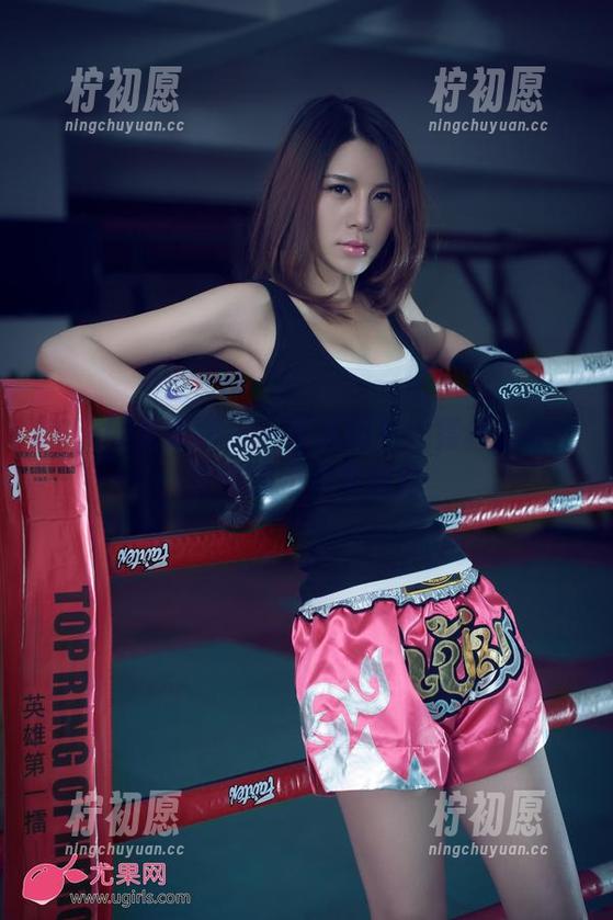 UGirls尤果网-霓梓心 UGirls尤果网 - 一整套图包:霓梓心在浴缸中的不寻常冒险