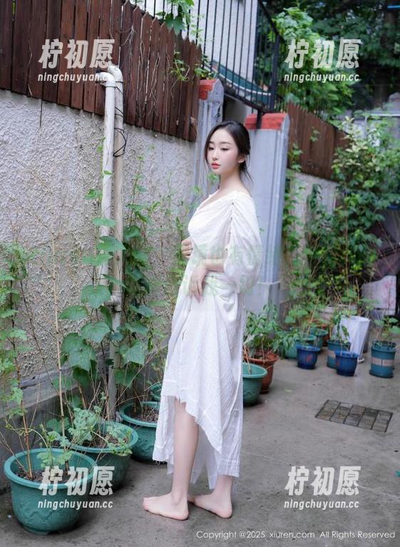 Xiuren秀人网 - 眼镜也有情绪？伊雪儿的写真告诉我一切！