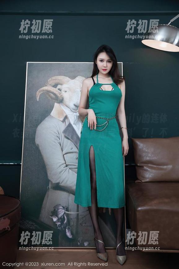 Xiuren秀人网 - 用大琪琪Emily的连体衣美图，给我的资源库加点‘料’了！不能再藏了！