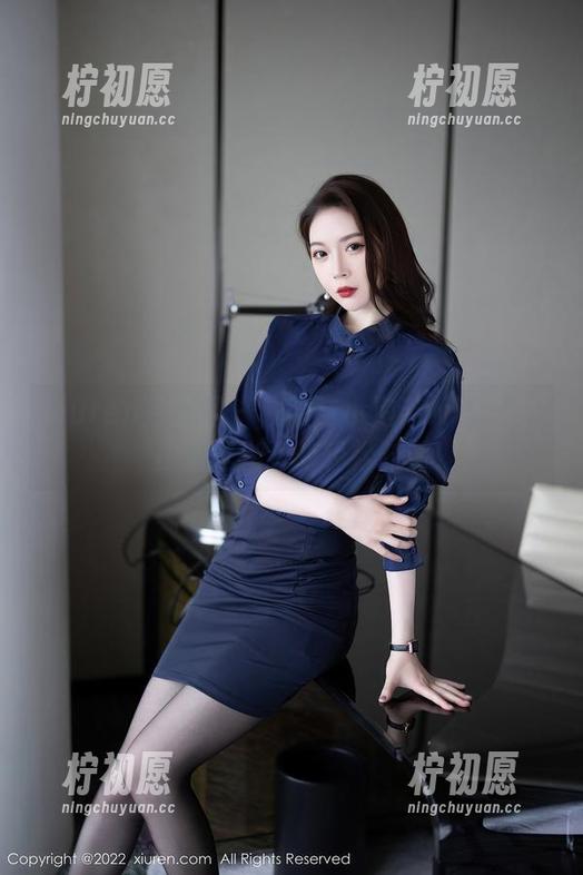 Xiuren秀人网 - 校服与小泡芙winna：在无圣光下的轻松对话