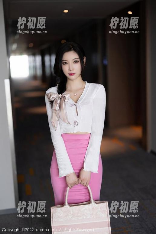 Xiuren秀人网 - 更新报到，温柔的柔的女神写真，让我们来点“柔柔”的悬念吧。