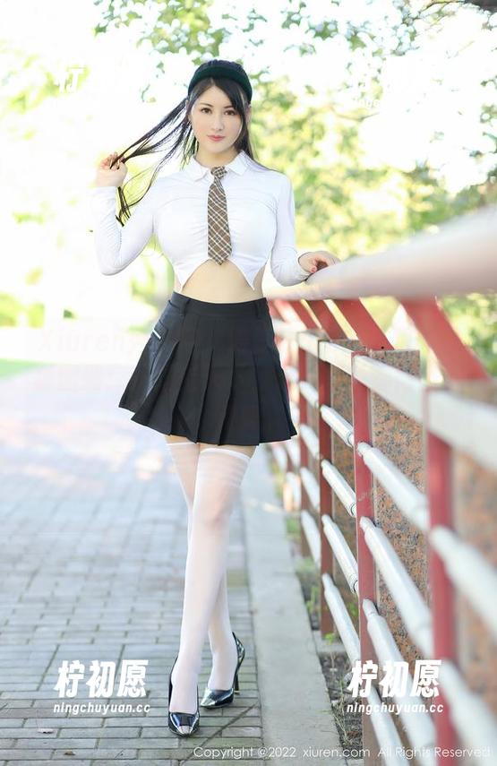 Xiuren秀人网 - 绮里嘉Ula的高跟鞋写真图册：一脚走天下，走到哪儿都得小心翼翼。