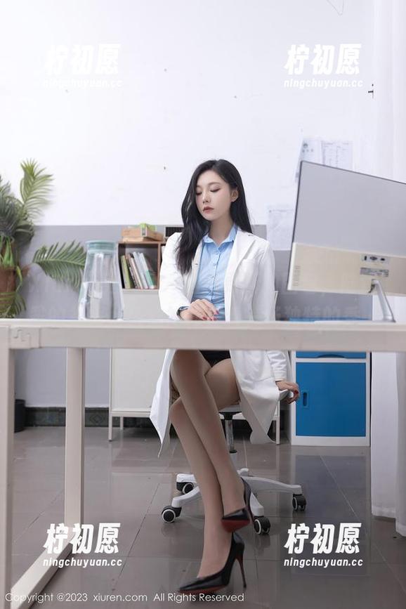 Xiuren秀人网 - 刚刚更新的图包，陆萱雅的礼服，感觉如同在看一场独特的秀…