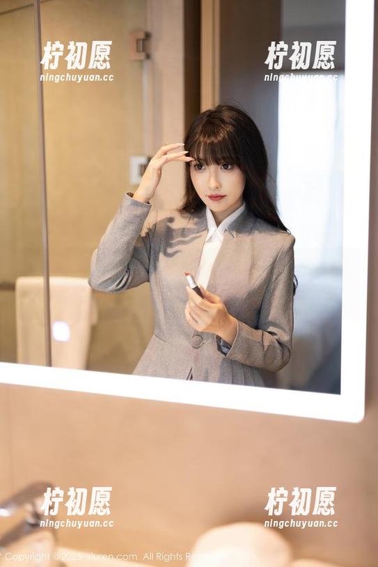 Xiuren秀人网 - 陈雅漫VICKY女友割草日常，分享出这些套图，不会是个坑吧？