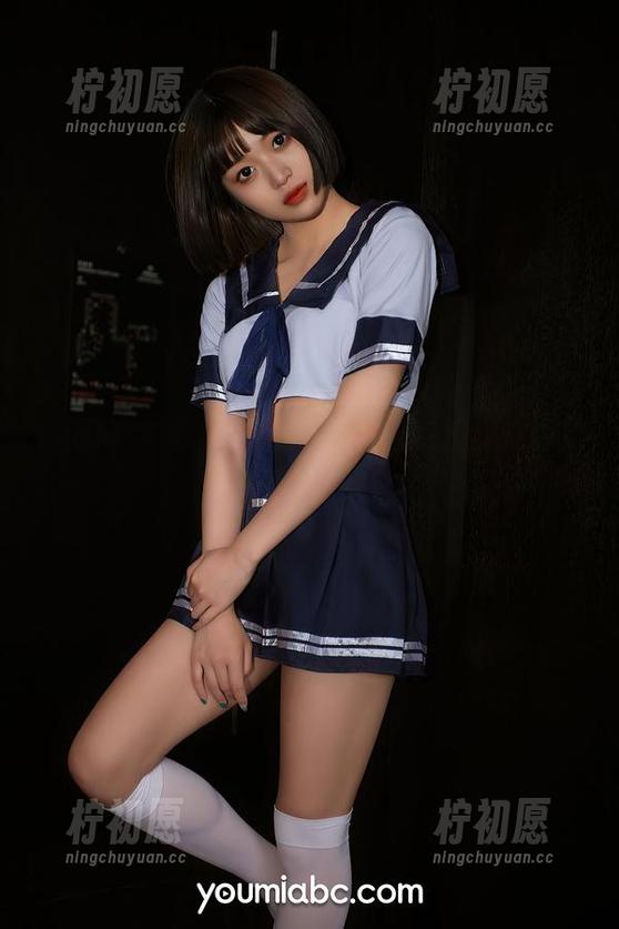 YouMi尤蜜荟 - 合法萝莉的美足，难道照片里的她无敌吗？