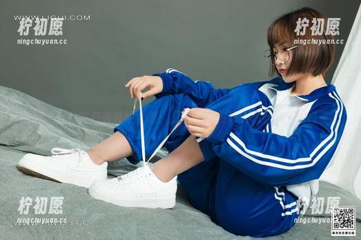丽柜 - 允儿在户外在线合集：又是个随性让人想起春天的日子。