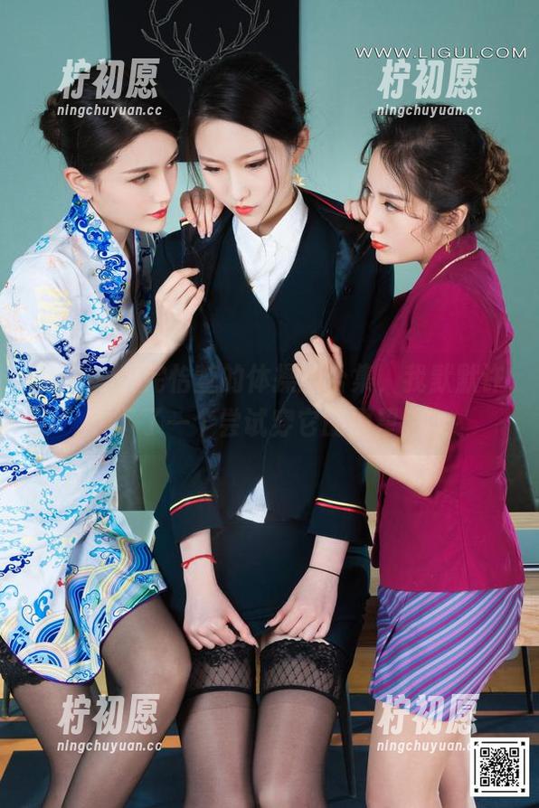 丽柜 - 看完怡萱的体操服合集，我默默许下了一个尝试穿它的愿望。