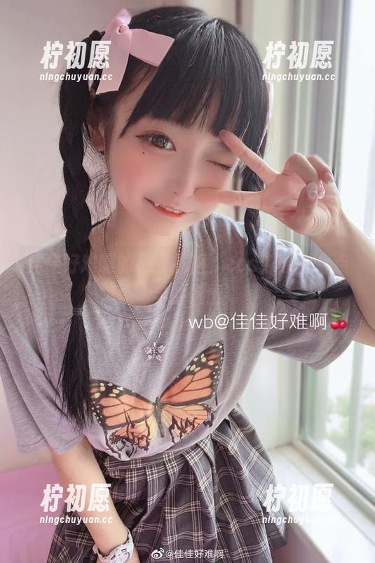 佳佳好难啊的绚丽礼服，cos到晚上七点半的氛围