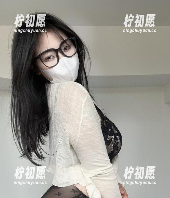 微密圈 - 可爱的肉巴姐妹花全新的私拍资源，黑色丝丝是为了让眼睛停留吧，流口水是我的错？