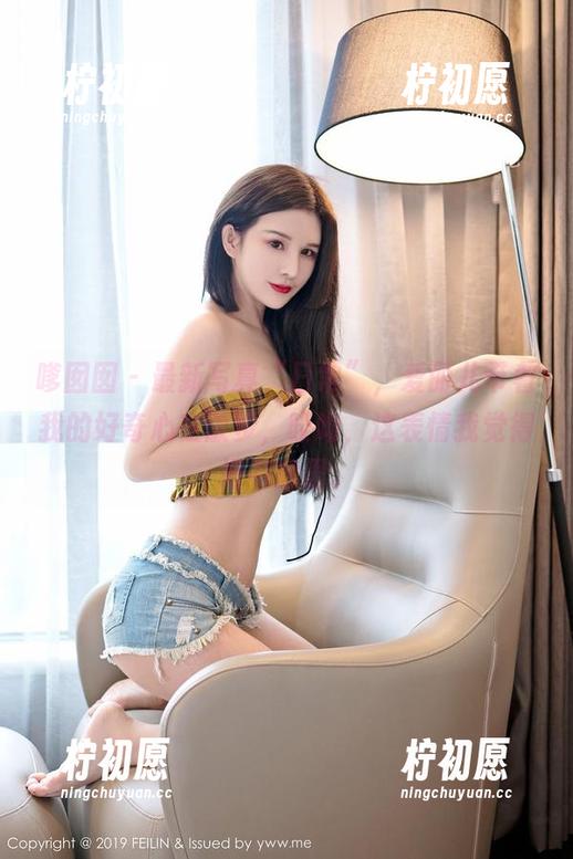 嗲囡囡 - 最新写真“日常”，爱丽儿带着我的好奇心在散步，哎呦，这表情我觉得好有意思。