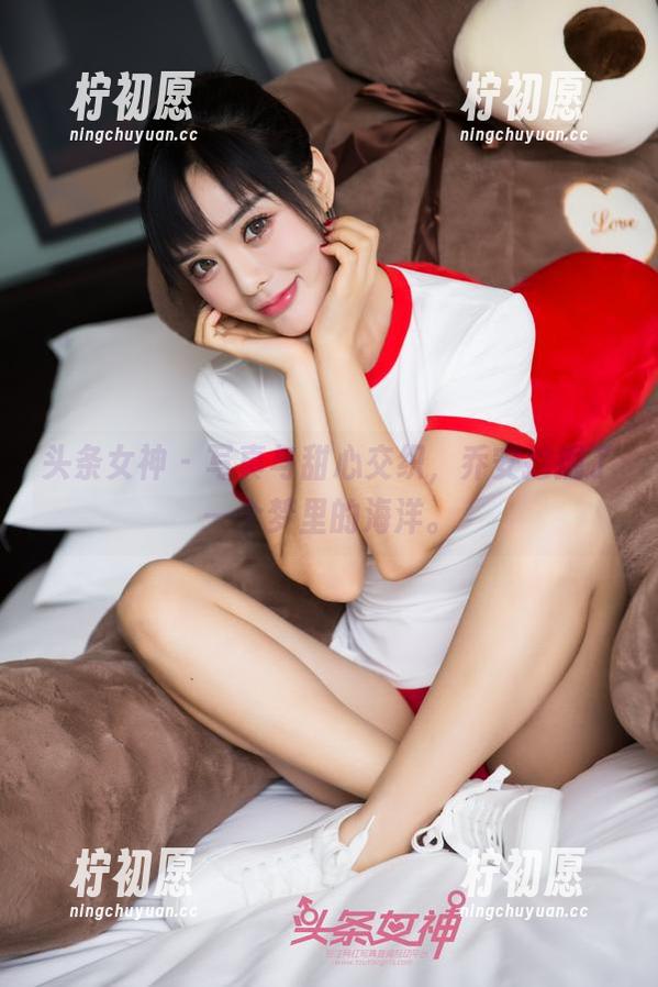 头条女神 - 写真与甜心交织，乔安挖掘了一个梦里的海洋。