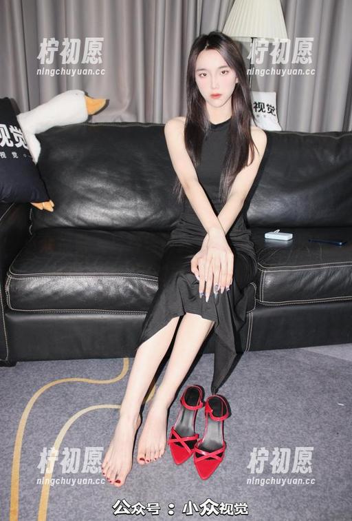 小众视觉 - 玲玲告诉我，她的高清美图里隐藏着宇宙的秘密...你信吗？