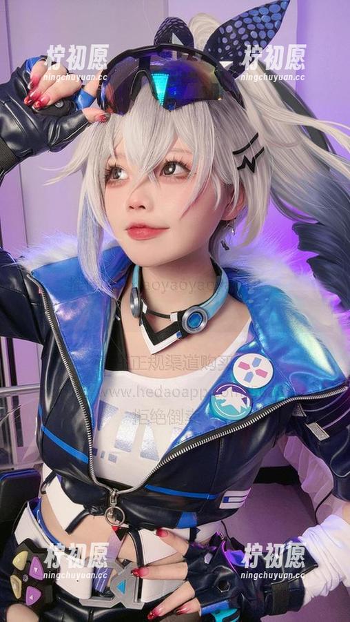私拍中的云彩随风，小瑶幺幺的写真静默