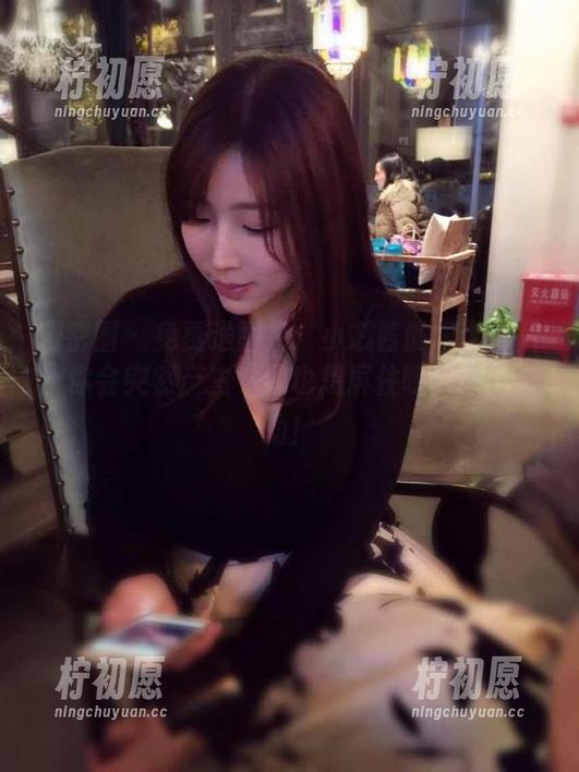 微密圈 - 免费送图包：小芯酱的早期照片，你会突然产生“我也想屏住呼吸”的冲动！