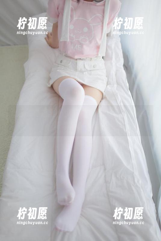 天台的角落里，少女秩序的JK制服高清写真集等你来翻阅