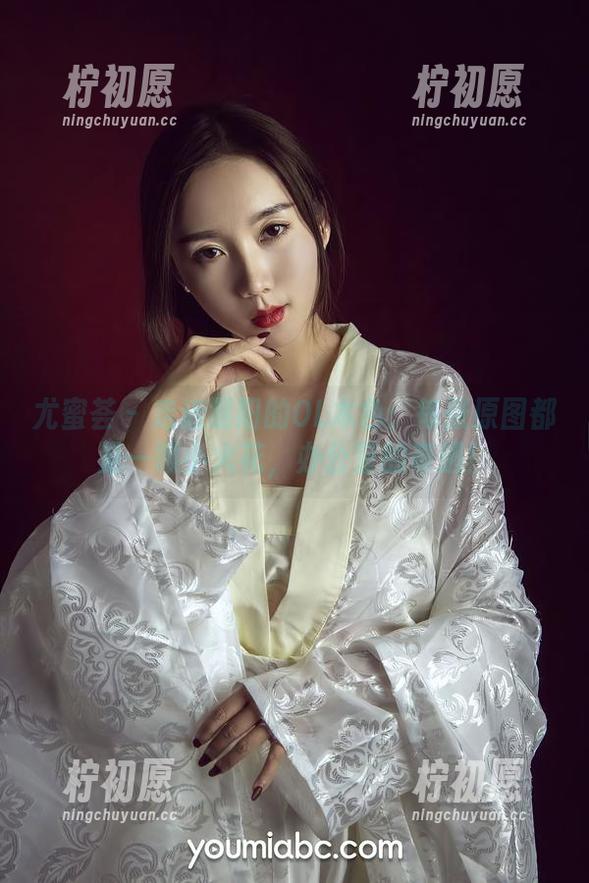 尤蜜荟 - 走近易阳的OL本色：每张原图都是一颗小火花，办公室的奇遇！