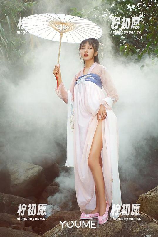 尤蜜荟 - 白色不是一种颜色，是沈善熙的态度，美图里她已经把一切都说清楚了。