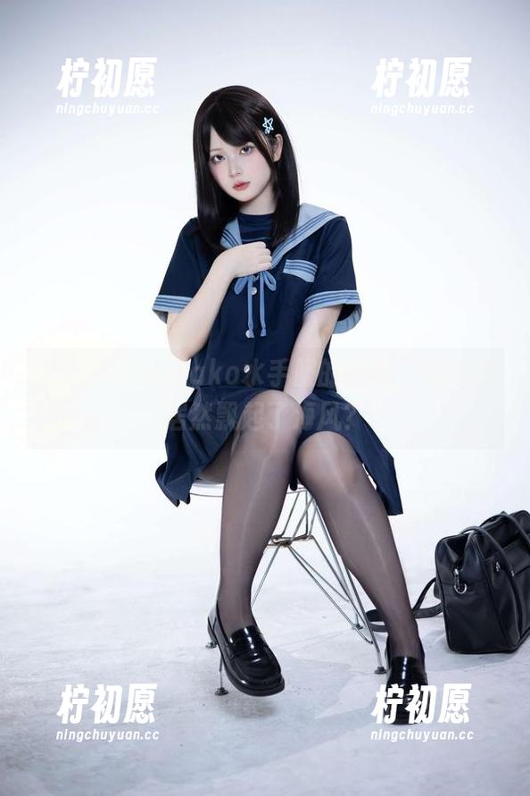 这组屿鱼yukako水手服的美图，意识里居然飘起了海风？