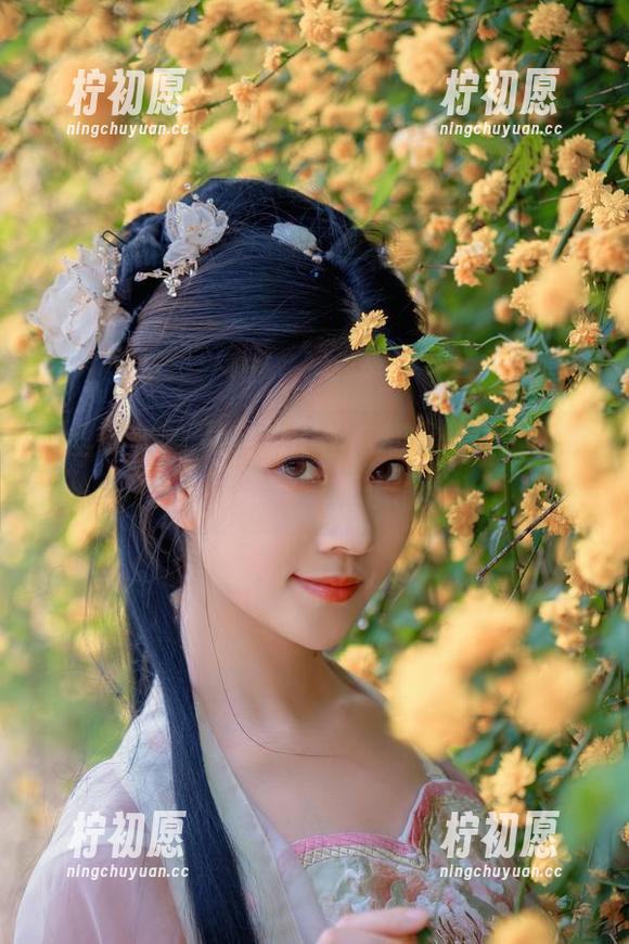 城里的年年Nnian拍出来的美图，难以抗拒的精选，有时候真想停留一下。