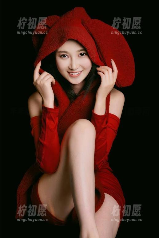 年年Nnian的制服写真，难道我们都要回校上课吗？