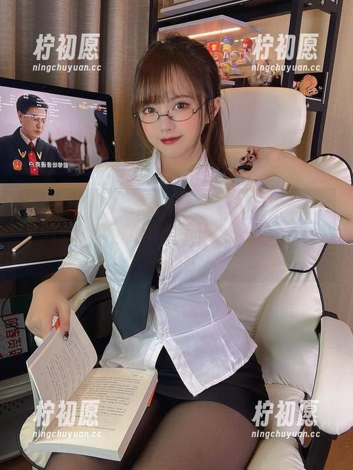 微密圈 - 这次的连体衣搭配我认为是张思允的一次成功尝试，最新美图已经飞入我心！