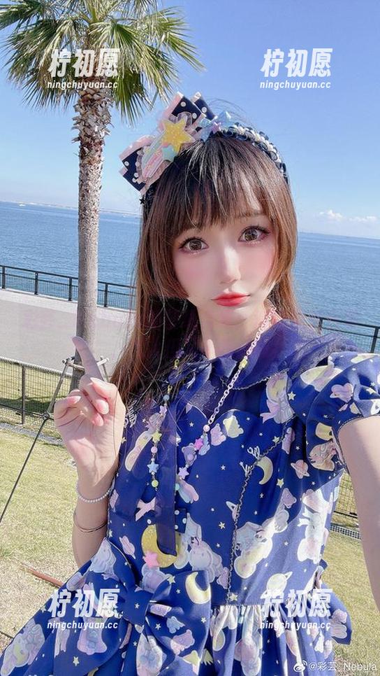 彩芸_Nebula 彩芸_Nebula的壁纸合集:渐变贝壳白紫,气人但又不想闭嘴