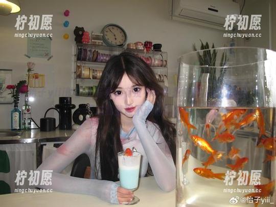 怡子yiii 看怡子yiii的护士写真,有没有一种想聊聊病史的冲动?不过我整理不出病历啊。