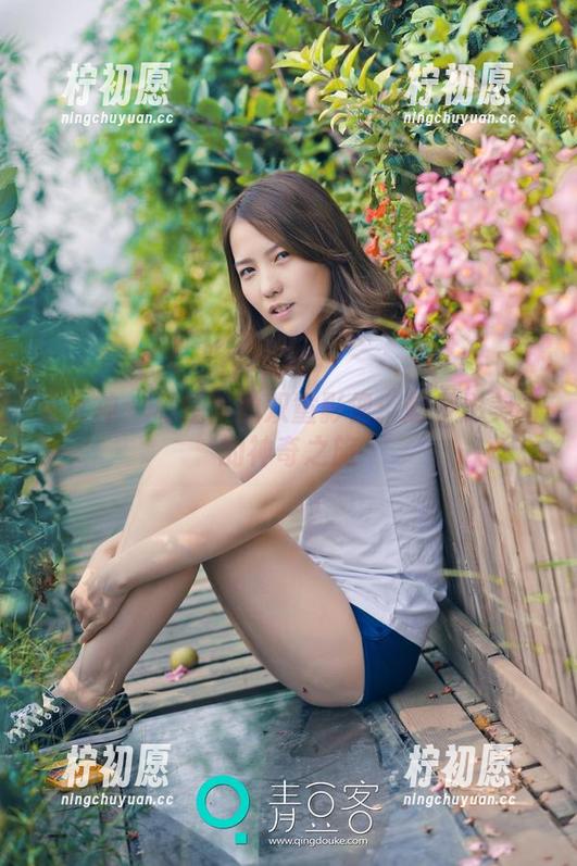 推女神 - 私拍里的双重影像：赵伊彤美图的神奇之旅