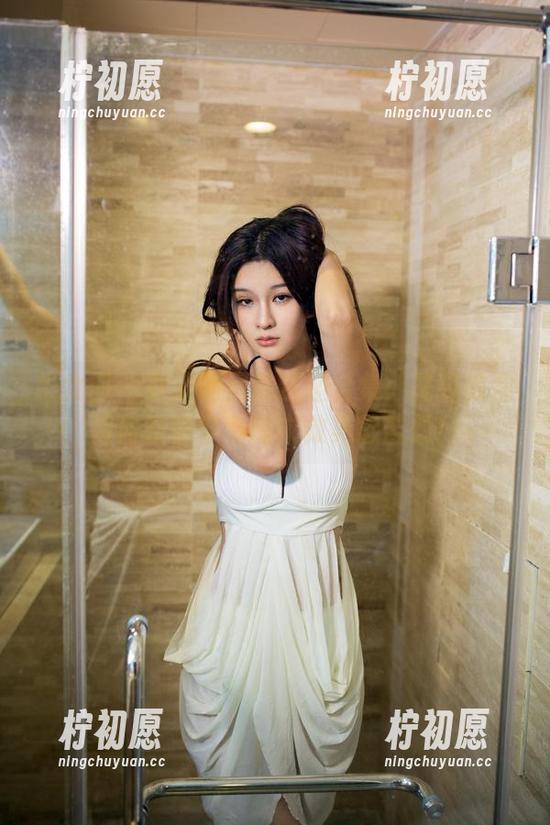推女郎 - 最新的居家逗趣合集：陆瓷教你如何在家穿着睡衣做冥思苦想！