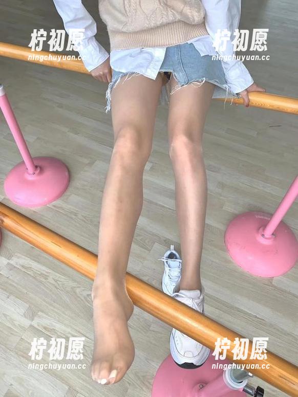 微密圈 - 自从看到无敌哒小姨妈的免费套图，我都开始怀疑我的脚有啥问题。