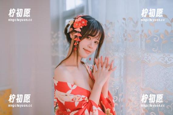 带着私房情怀的星黛鹿鹿i，美图展示女警日常，秒杀无数目光，欲罢不能！