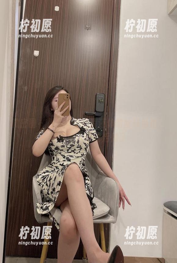 微密圈 - 是可馨吖欲说还休的丝袜私拍，不买的人可能后悔了