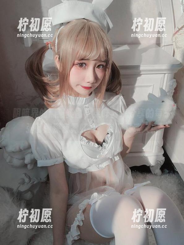 阴暗界的黑猫美图，果咩酱w分享的每一张都像深夜霓虹灯，刺眼又迷人！