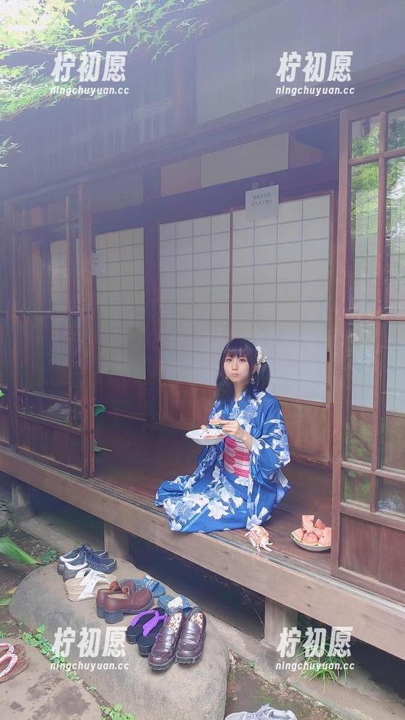让人想不到的新增一组，柳丸的女孩写真依然是那个味儿。