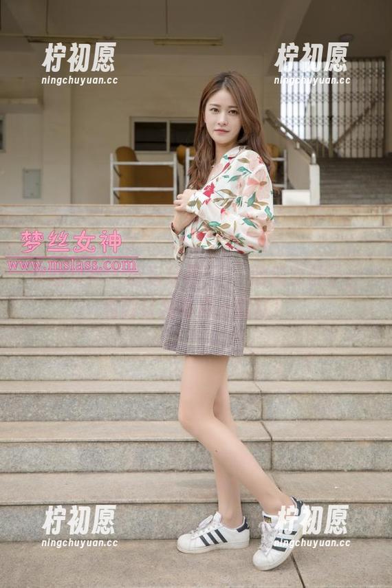 梦丝女神 - 图包分享：玥玥的美女胚子，看到让我有点小脸红！