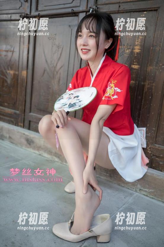 梦丝女神 - 分享一下，诗琪那些无法抵挡的美腿和玉足图集！