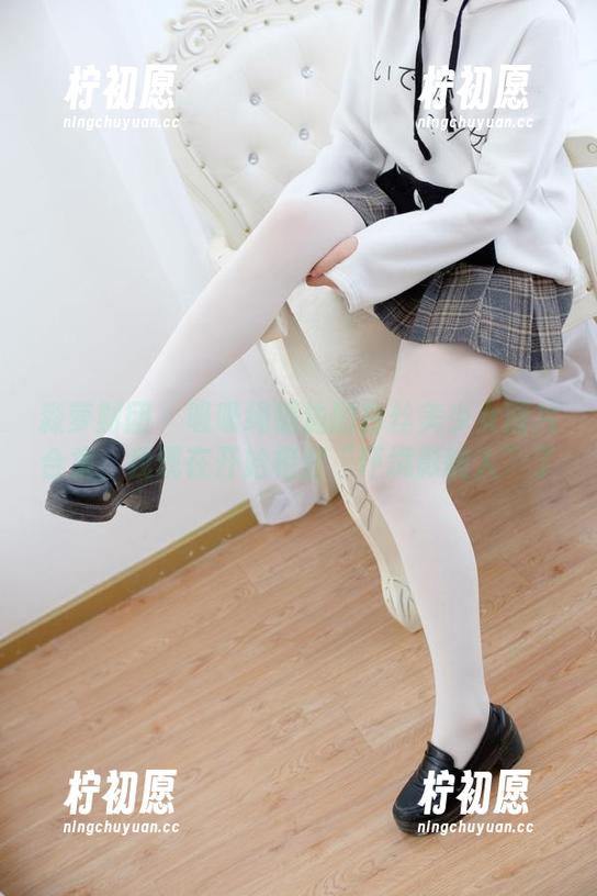 森萝财团 - 吸吸绳锯边的白丝美少女图片合集，我现在开始相信“环境影响人”了