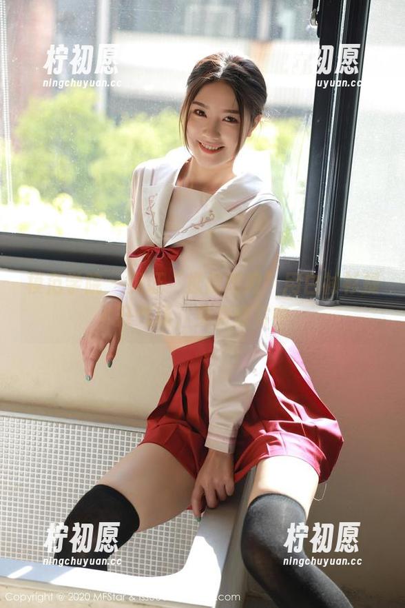模范学院 - 见证“揉揉肉肉”用白衬衫提升气场，免费欣赏中