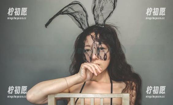 最新图册出炉！樱晚gigi和她微醺的草莓，这画风真不一般