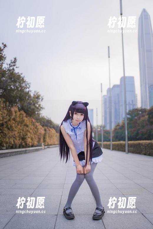 写真中的白金Saki，皮衣比我的钱包还亮眼！