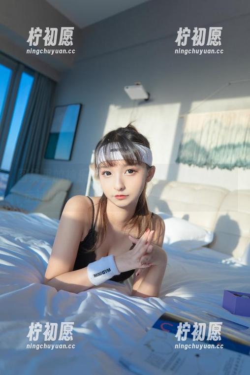 图集里的神乐坂真冬，校园边那条小路，走过的人都被她的气质带偏了方向吧！