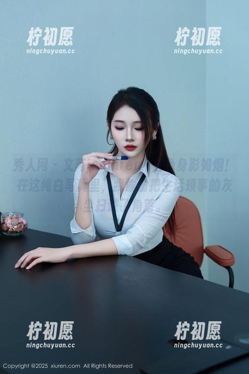 秀人网 - 文芮jeninfer，白色身影如烟！在这纯白写真里，我偷偷把生活琐事的灰尘扫进了角落。