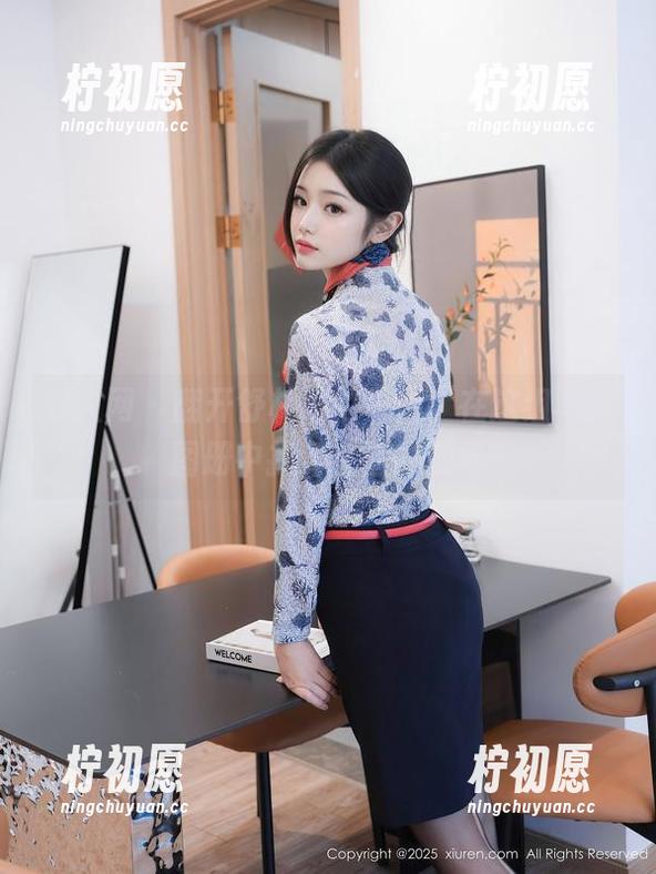 秀人网 - 翻开舒林培的天台，在这组写真图册中找到久违的放松