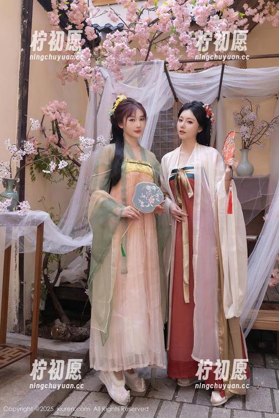 秀人网 - 黎秋秋的校园写真集：分享那些你无法忘记的晨读自由时光