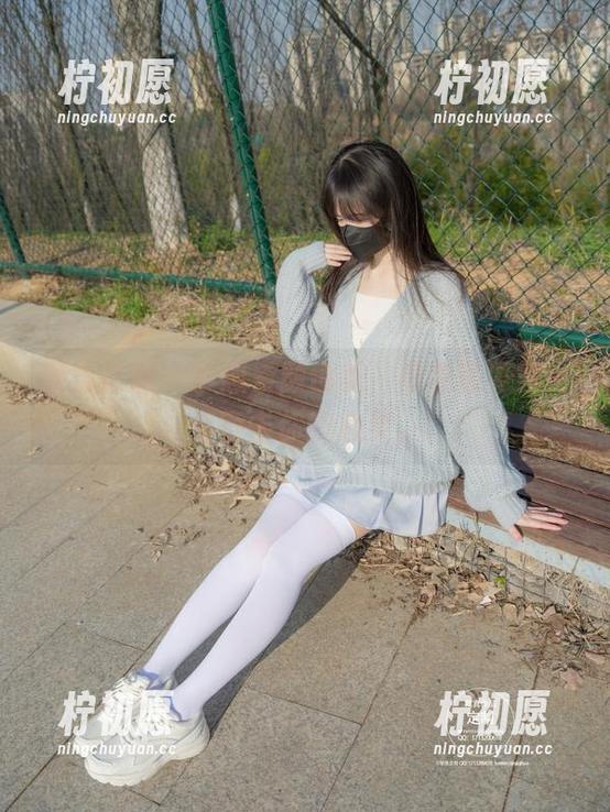 紧急企划 - 小恩素颜也美，内衣写真集高清直击你的心灵。
