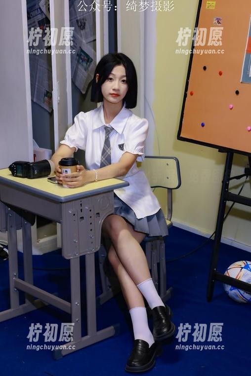绮梦摄影 - 蔡蔡大胆穿水手服，免费图包不看后悔！