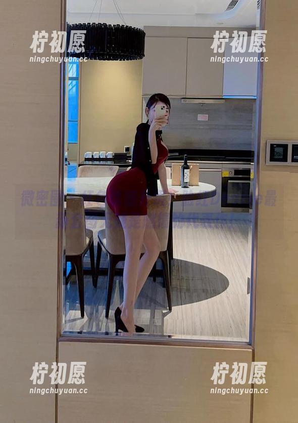 微密圈 - 红色诱惑升级！脸红Dearie最新套图无疑是燃情的代表作！
