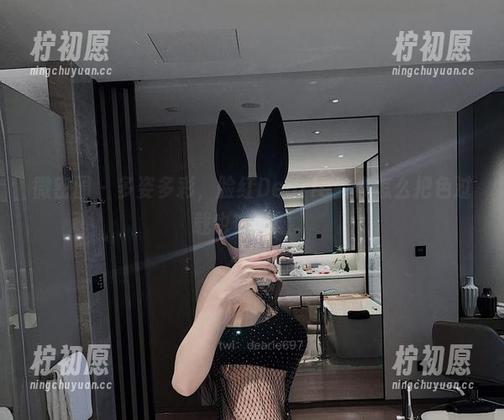微密圈 - 多姿多彩，脸红Dearie教你怎么把色过载也变时髦。