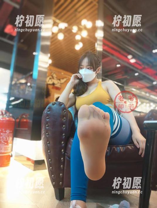微密圈 - 好吧，承认我偷偷爱上了若若老师的旅拍套图，下载量越高越觉得是我的致命一击！